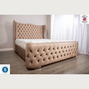 Regal Chesterfield Velvet Fabric Upholstered Fabric Bed Frame
fabric bed and mattress
luxurious bed frame 
king bed and mattress