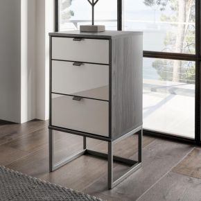 Wiemann Quito Mocca Oak And Pebble Grey Glass 3 Drawer Bedside Table
3 Drawer Bedside 
Wiemann 3 Drawer Bedside table